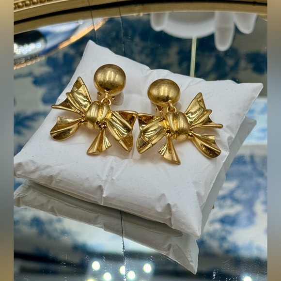 🆕 OSCAR DE LA RENTA 🧿 NWOT Gilded Gold Bow Clip-On Earrings - Picture 13 of 14